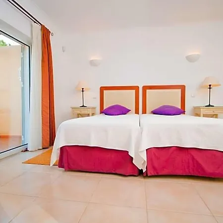 Carvoeiro Sleeps 4 Air Con Wifi *